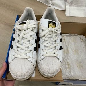 Adidas Superstar Sneakers Size 6.5 (Size 8 US Women’s) Really Good Conditon